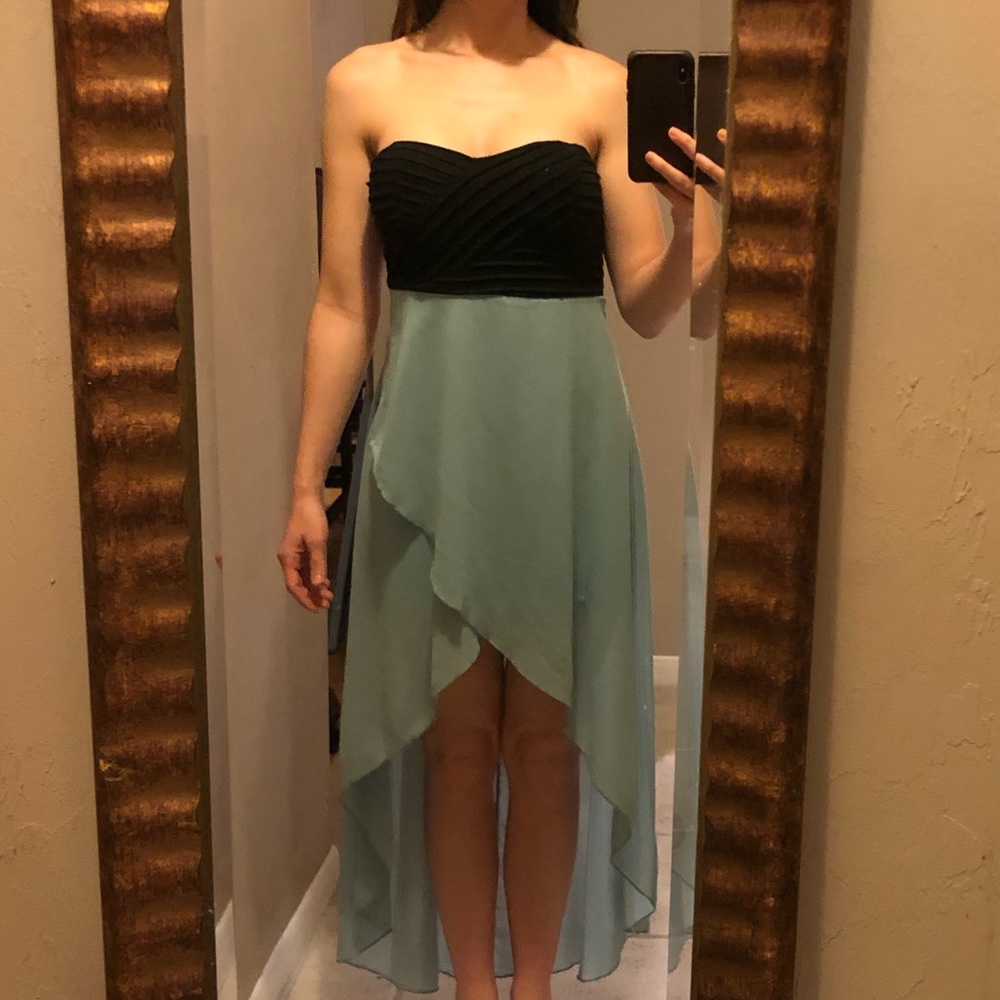 Elegant High Low Stapless Dress - Flirty/Flowy